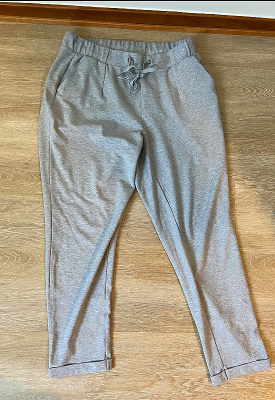 ESMARA GRÅ BYXOR DAM – STORLEK L 44/46 – 100 KR