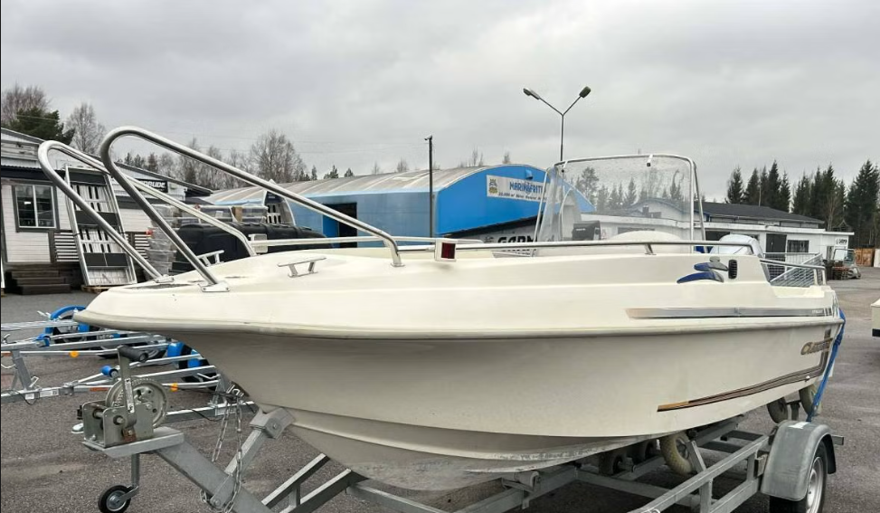 Crescent Stingray endast skrov -2002