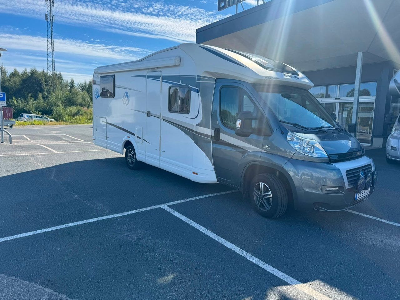 Knaus SKY WAVE 700 MEG Leverans i hela Sverige! 2014